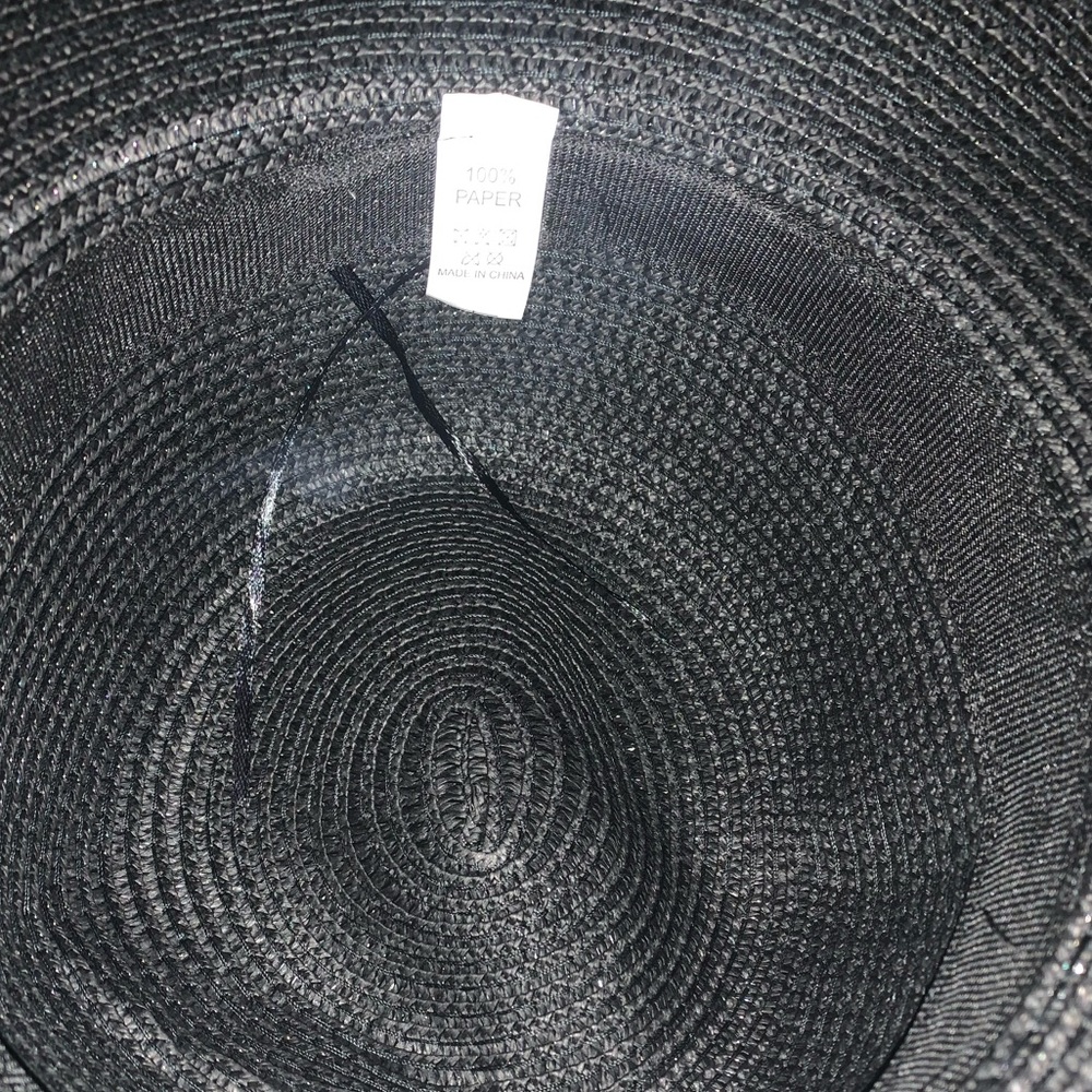 Boho/ Western straw hat w/ faux leather strap around it - Picture 4 of 9